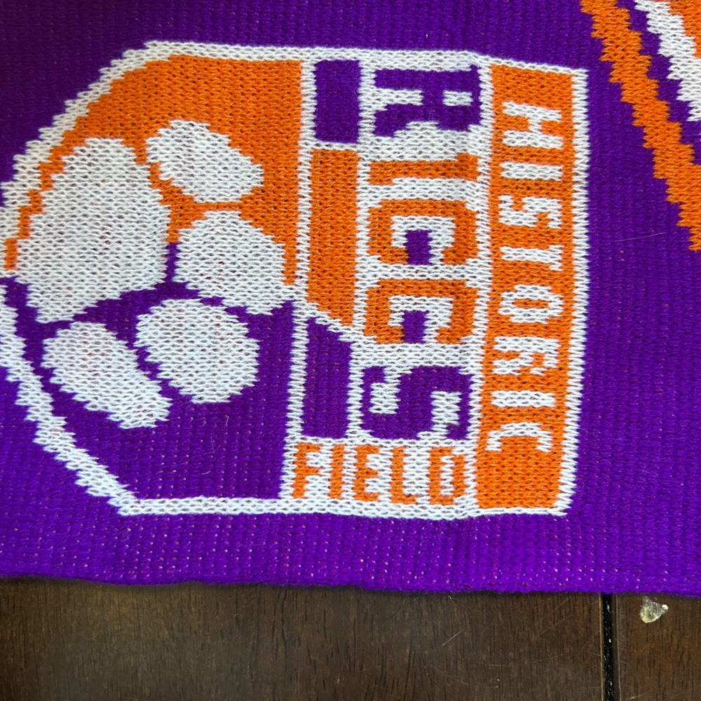 Historic Riggs Field scarf - Picture 3 of 3